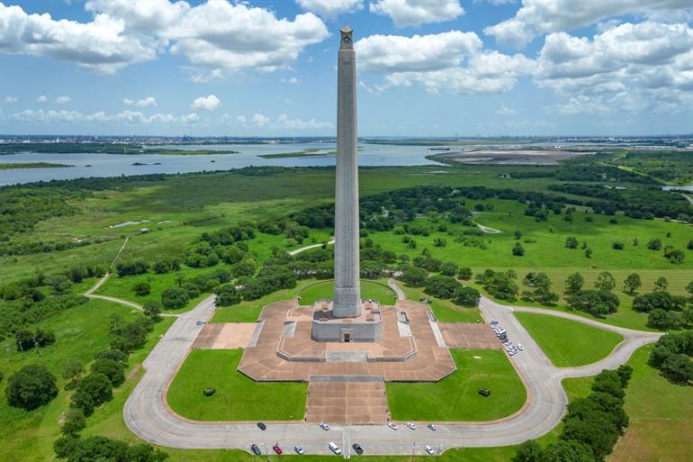Het enorme San Jacinto Monument