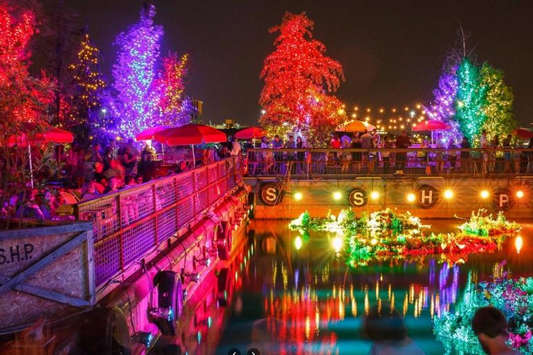 Het Harbor Park in de avond