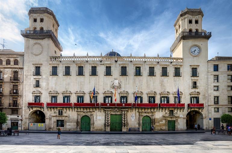 Het historische stadhuis van Alicante