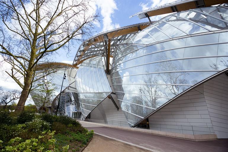 Het indrukwekkende gebouw van Fondation Louis Vuitton, Parijs