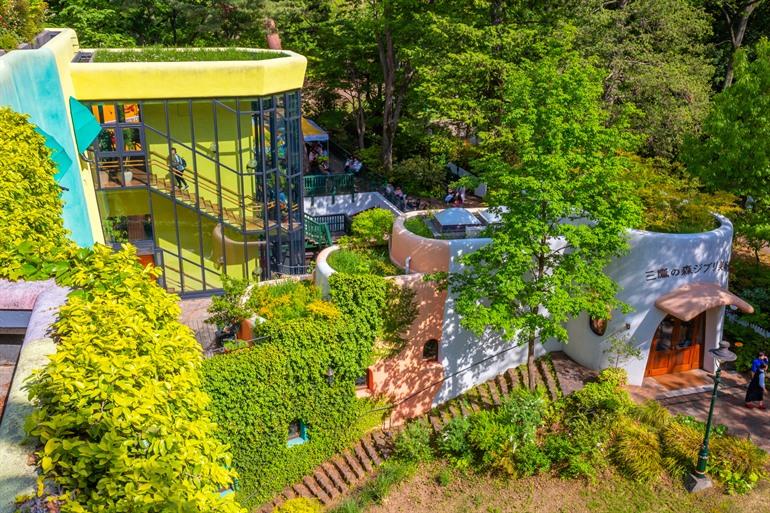 Het kleurrijke Ghibli Museum