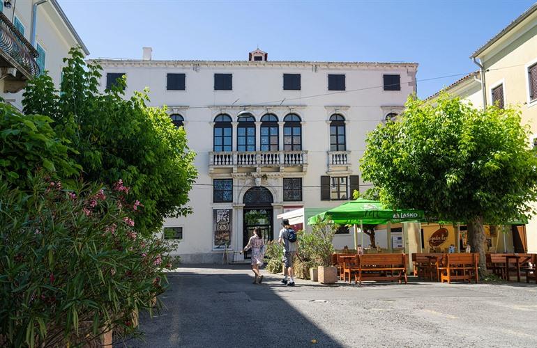 Het Koper Regionaal Museum bezoeken