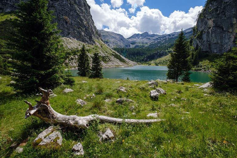 Het meer van Krn bezoeken, Slovenië