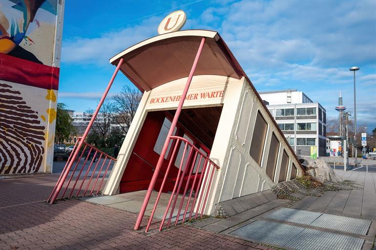 Het metrostation Bockenheimer Warte, Frankfurt