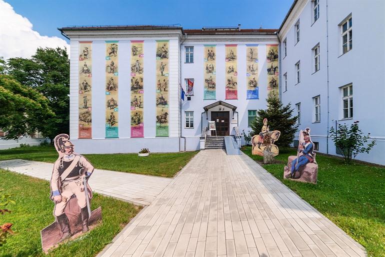 Het Museum van Vojvodina bezoeken, Novi Sad