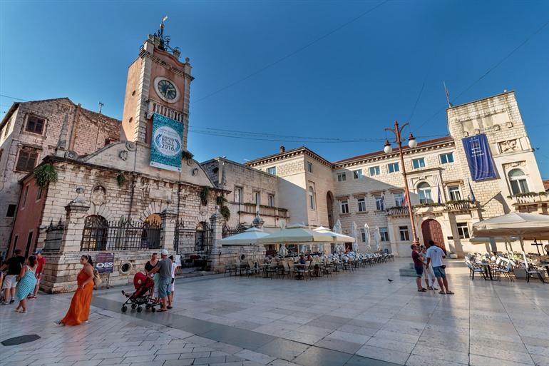 Het Piazza dei Signori in Zadar, Kroatië