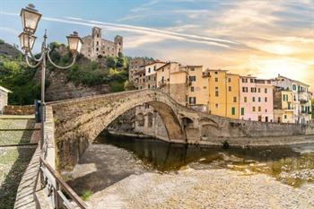 Het pittoreske Dolceacqua, Ligurië