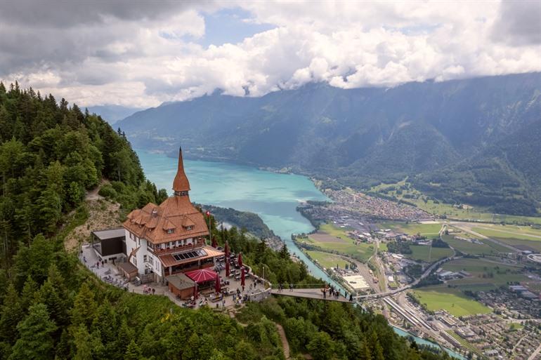 Het prachtige uitzicht bij Harder Kulm