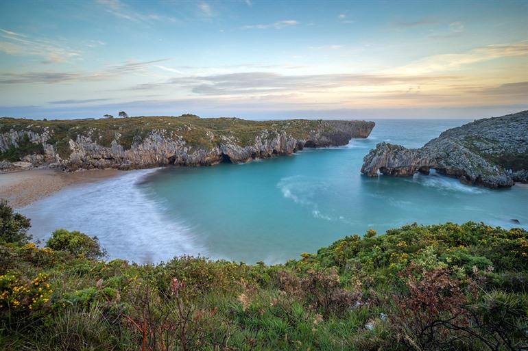 Het strand Cuevas del Mar, Spanje