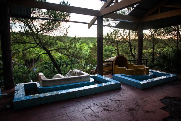 Het verlaten waterpark Ho Thuy Tien