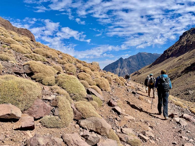 Hiken naar de top van de Djebel Toubkal, Atlasgebergte in Marokko
