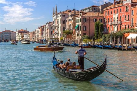 Vaporetti, gondels & waterbussen in Venetië: hoe je verplaatsen? Alle info + tickets