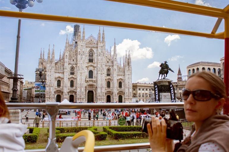 Hop-on-hop-off bus in Milaan, Italië