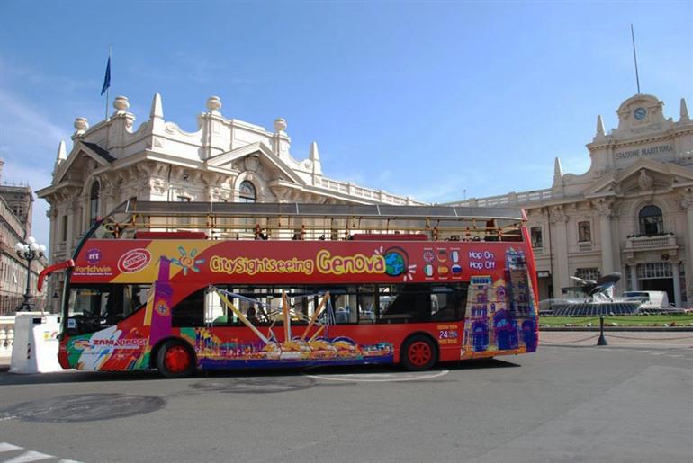 Hop on, hop off-tour in Genua