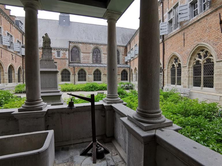 Hôpital Notre-Dame à la Rose, Henegouwen