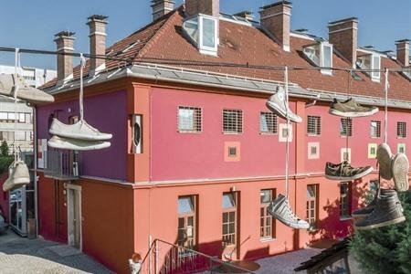 Hostel Celica Art boeken