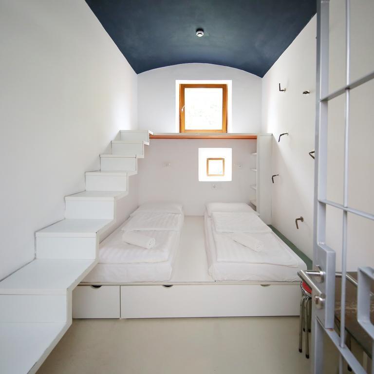 Hostel Celica Art boeken