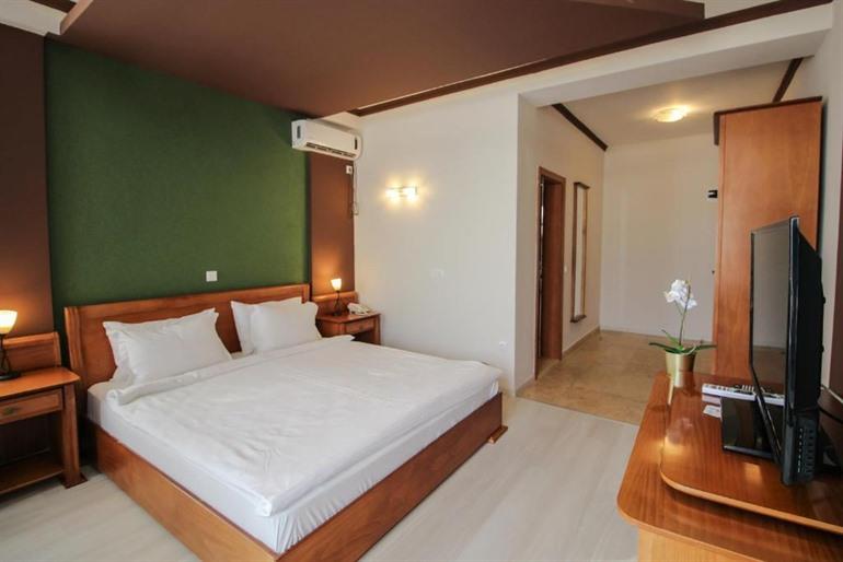 Hotel Aleksandrija boeken