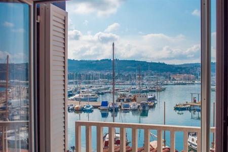 Hotel Marina aan de haven van Izola boeken