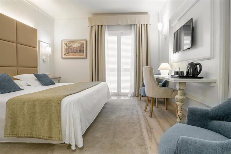 Hotel Pirineos (Figueres)