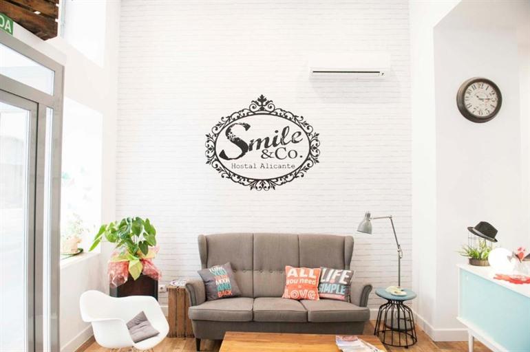 Hotel Smile & Co Hostal Boutique boeken