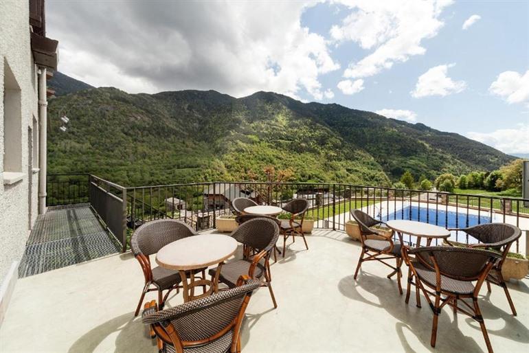 Hotel Villa de Torla boeken inclusief buitenzwembad en uitzicht op de Ordesa-vallei