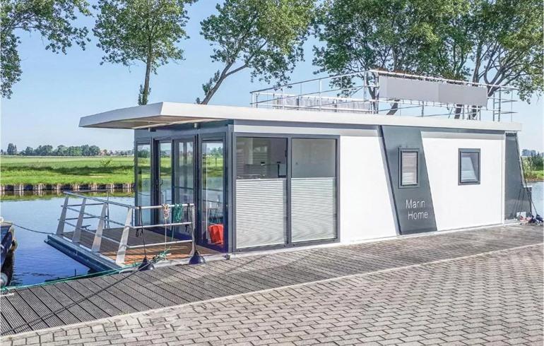 Houseboat Evasion boeken