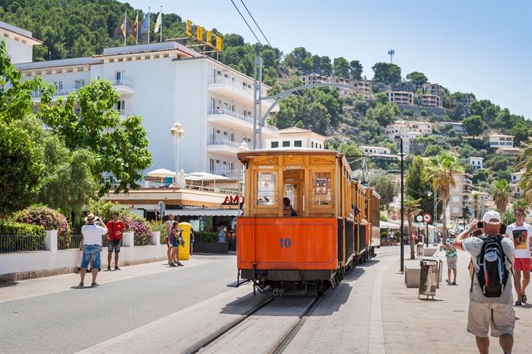 Houten tram van Soller