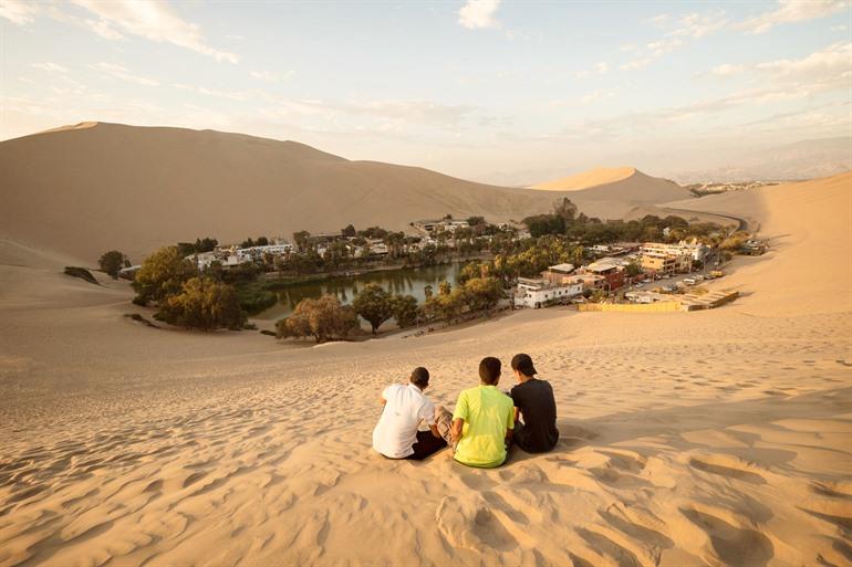 Huacachina met zonsondergang