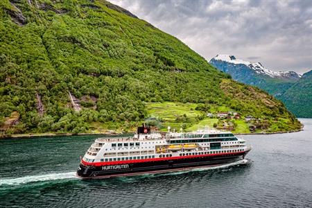 Op cruise met de Hurtigruten in Noorwegen: vaar langs de Noorse fjorden + info & tips