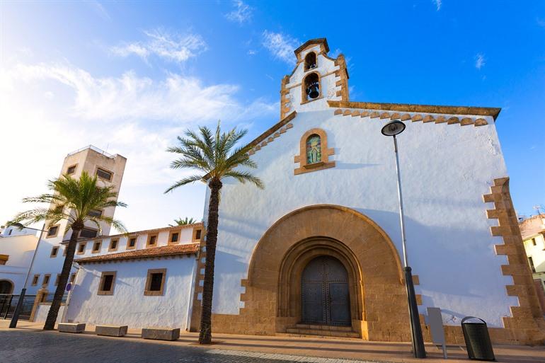Iglesia San Felipe Neri y Santa Mónica op Plaça del Convent, Jávea