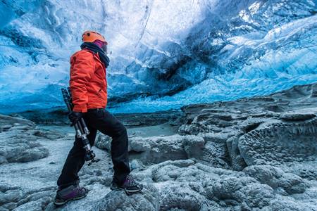 IJsgrotten in IJsland bezoeken