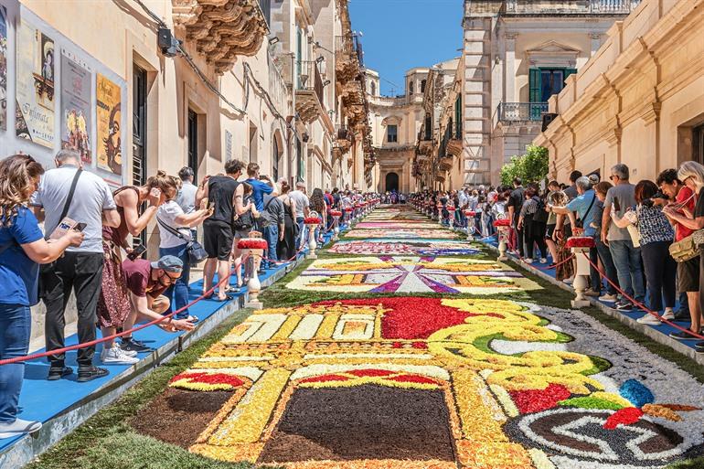 Infiorata di Noto, het jaarlijkse bloemenfestival