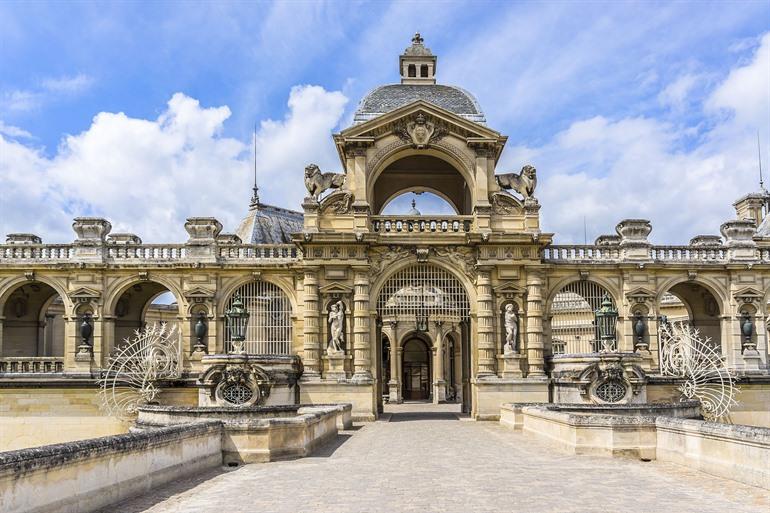 Ingang tot kasteel van Chantilly, Picardië