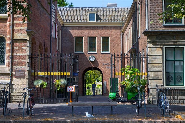 Ingang van de Hortus Botanicus in Leiden