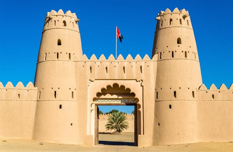 Ingang van het Al Jahili fort in Al Ain, Dubai, VAE