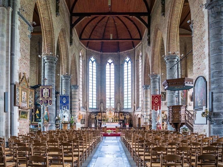 Interieur van de Onze-Lieve-Vrouwkerk in Damme, Brugse Ommeland