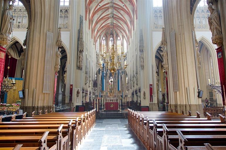 Interieur van de Sint-Janskathedraal in Den Bosh