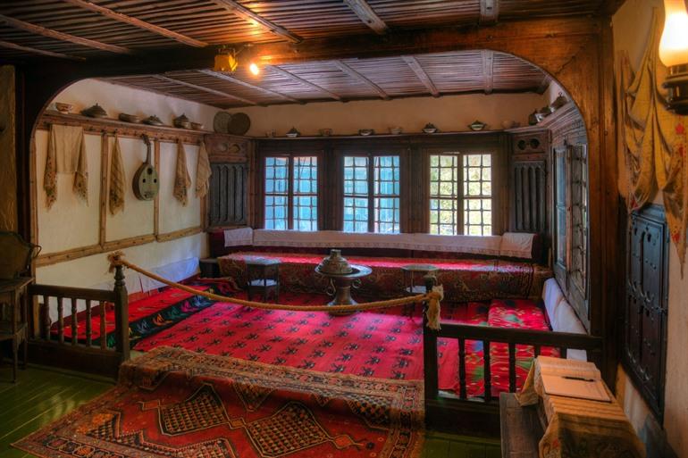 Interieur van het Het Etnografisch museum, Pristina