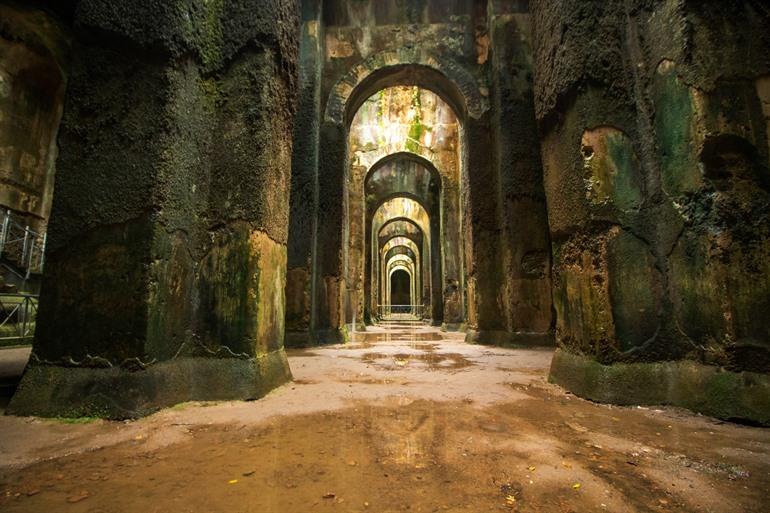 Interieur van Piscina Mirabilis in Bacoli