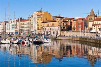 Jachthaven van Gijón, Costa Verde, Noord-Spanje
