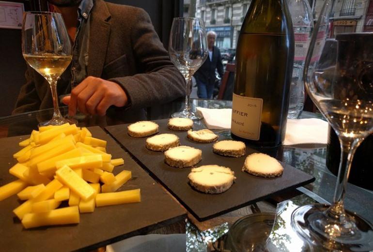 Kaas- en wijnproeverij in Parijs boeken