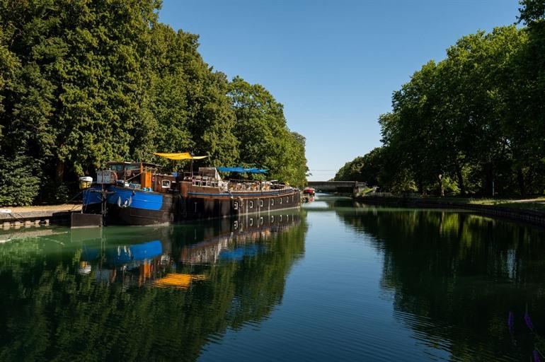 Kanaal van Châlons-en-Chamapgne met bootjes