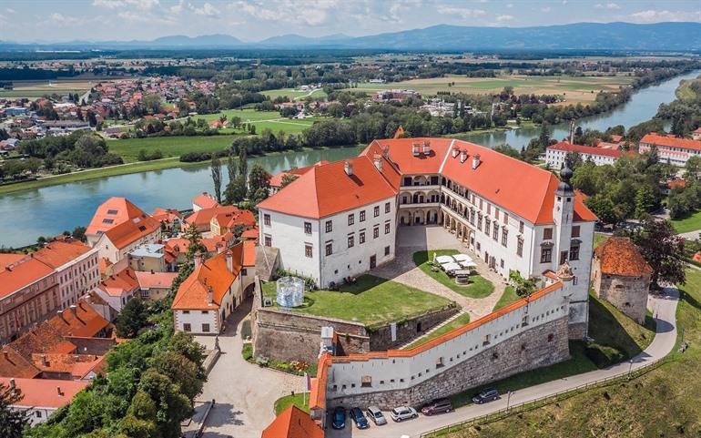 Kasteel van Ptuj bezoeken, Slovenië