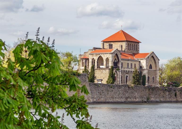 Kasteel van Tata, Hongarije