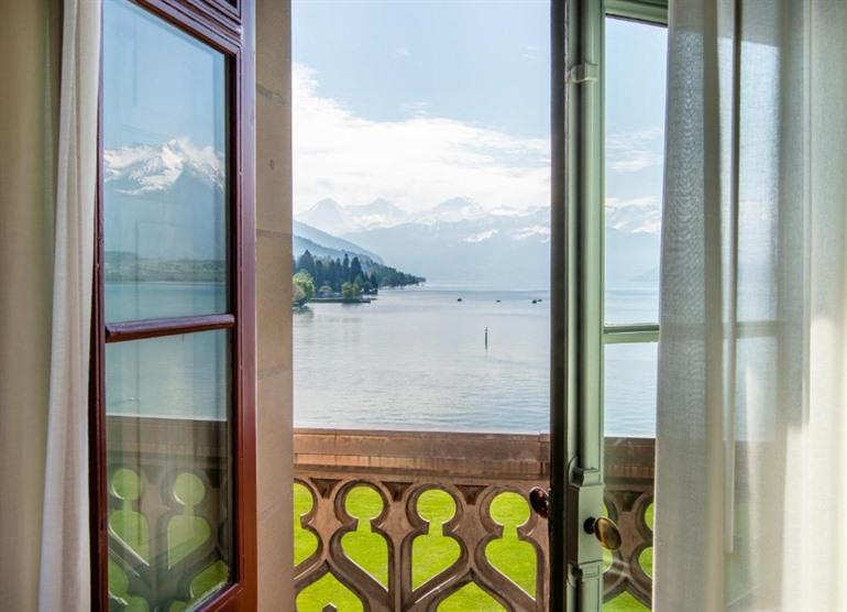 Kasteelovernachting boeken aan de Thunersee