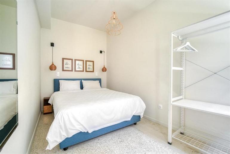 Keramos Athens boeken