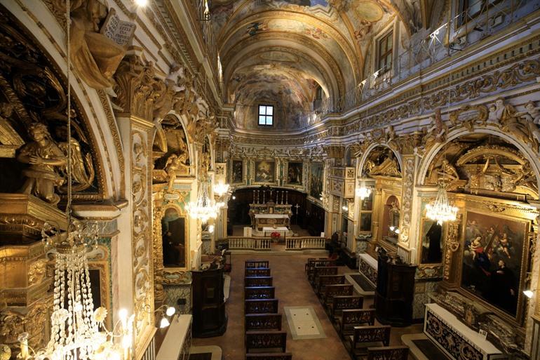 Kerk van Santa Lucia in Serra San Quirico, Italië