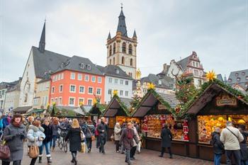 Kerstmarkt in Trier op de Hauptmarkt