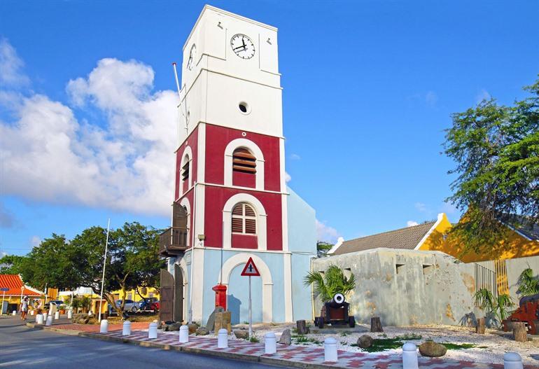 Klokkentoren bij het Fort Zoutman, Oranjestad, Aruba